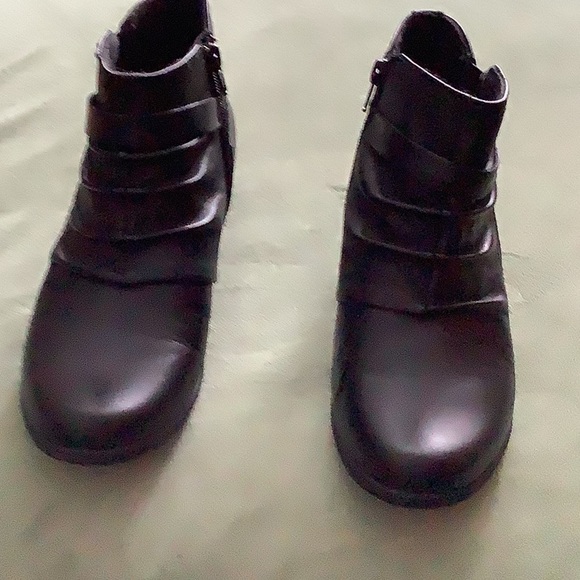 Women’s black ankle boots - Picture 2 of 9